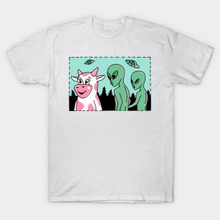 TWO ALIENS AND A COW T-Shirt